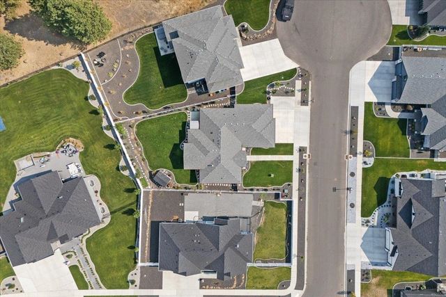 4210 W Pine Cliff Dr, Spokane, WA 99208