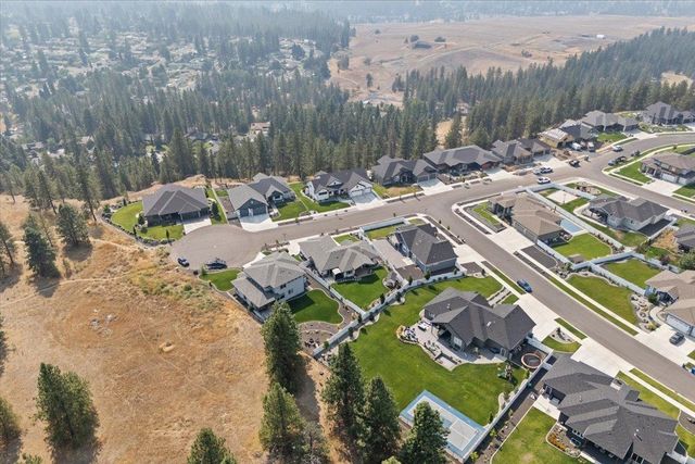 4210 W Pine Cliff Dr, Spokane, WA 99208