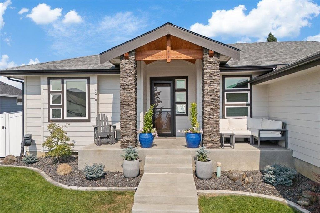4210 W Pine Cliff Dr, Spokane, WA 99208