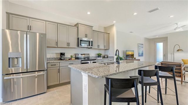 5046 Draco CIR, Naples, FL 34120