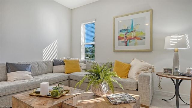 5046 Draco CIR, Naples, FL 34120