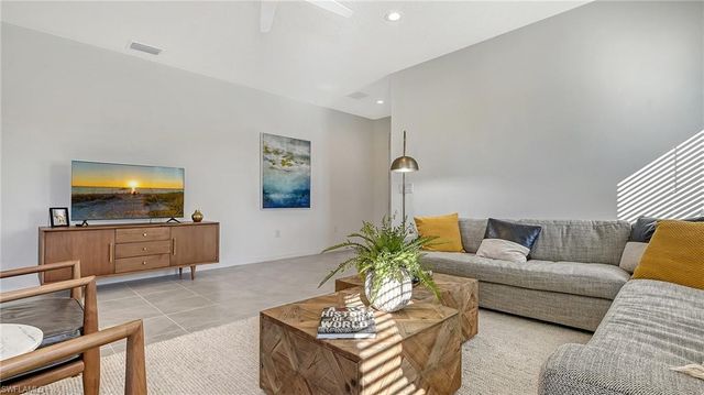 5046 Draco CIR, Naples, FL 34120