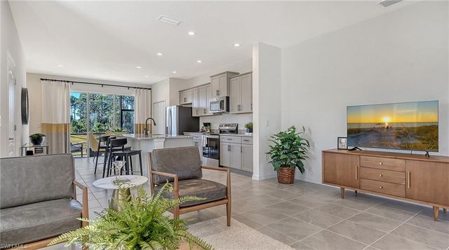 5046 Draco CIR, Naples, FL 34120