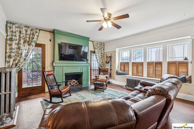 1742 S 32nd Avenue, Omaha, NE 68105