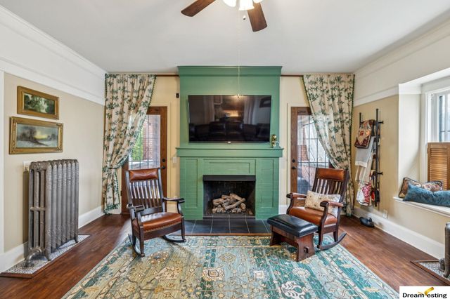 1742 S 32nd Avenue, Omaha, NE 68105