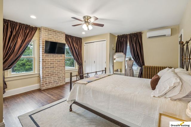 1742 S 32nd Avenue, Omaha, NE 68105