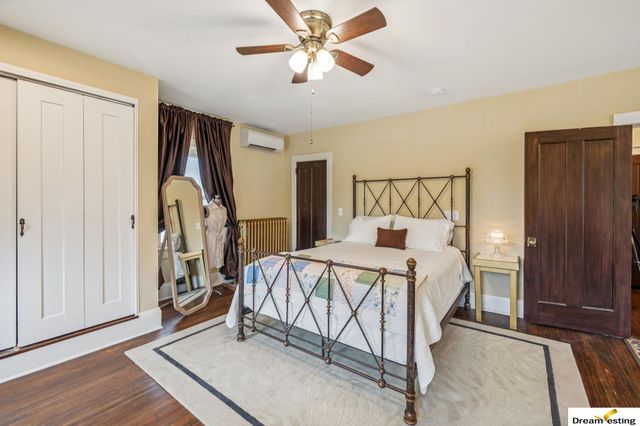 1742 S 32nd Avenue, Omaha, NE 68105