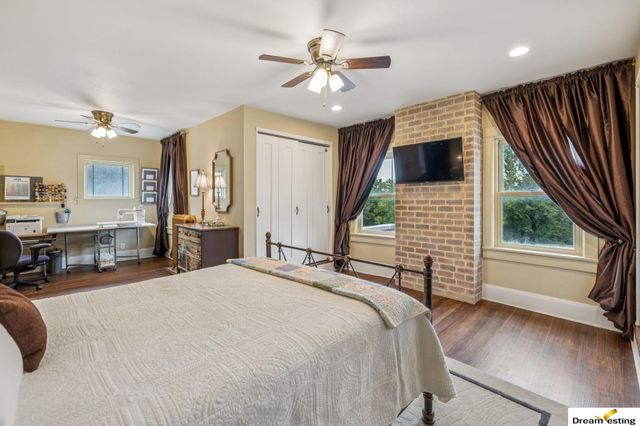 1742 S 32nd Avenue, Omaha, NE 68105