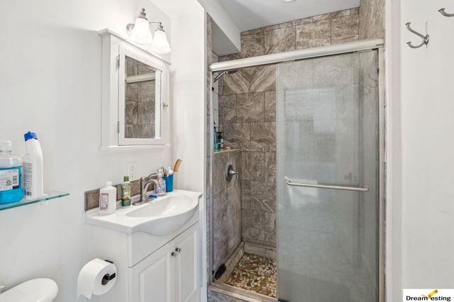 1742 S 32nd Avenue, Omaha, NE 68105