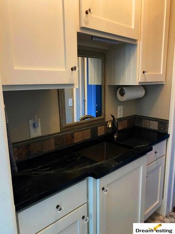 1742 S 32nd Avenue, Omaha, NE 68105