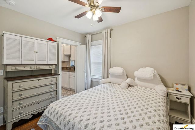 1742 S 32nd Avenue, Omaha, NE 68105