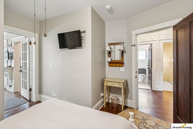 1742 S 32nd Avenue, Omaha, NE 68105