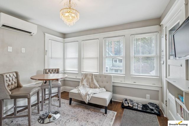 1742 S 32nd Avenue, Omaha, NE 68105