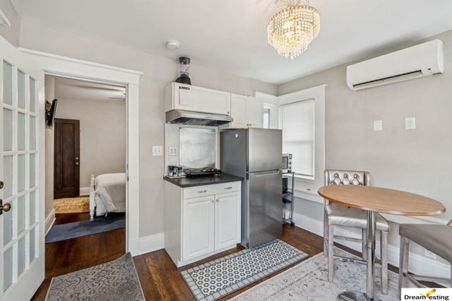 1742 S 32nd Avenue, Omaha, NE 68105