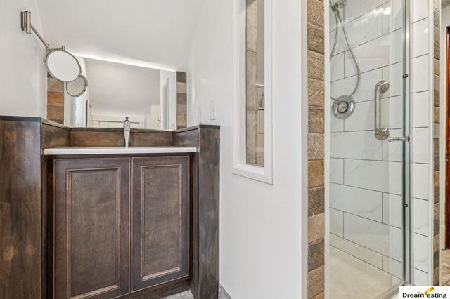 1742 S 32nd Avenue, Omaha, NE 68105