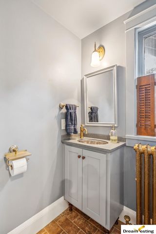 1742 S 32nd Avenue, Omaha, NE 68105