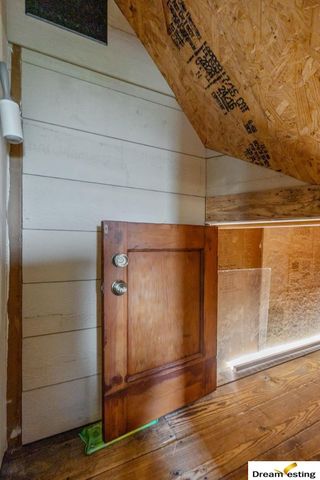 1742 S 32nd Avenue, Omaha, NE 68105