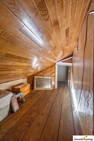 1742 S 32nd Avenue, Omaha, NE 68105