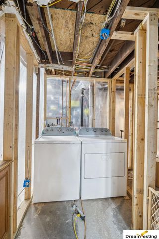 1742 S 32nd Avenue, Omaha, NE 68105