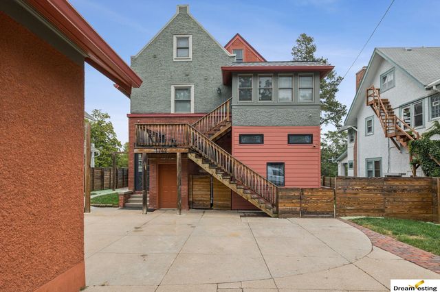 1742 S 32nd Avenue, Omaha, NE 68105