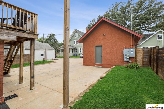 1742 S 32nd Avenue, Omaha, NE 68105