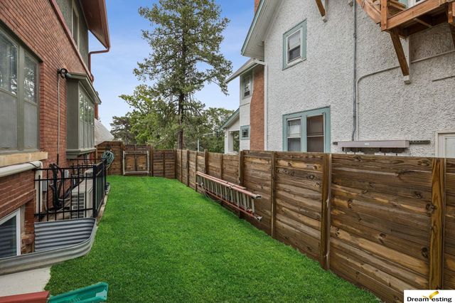 1742 S 32nd Avenue, Omaha, NE 68105