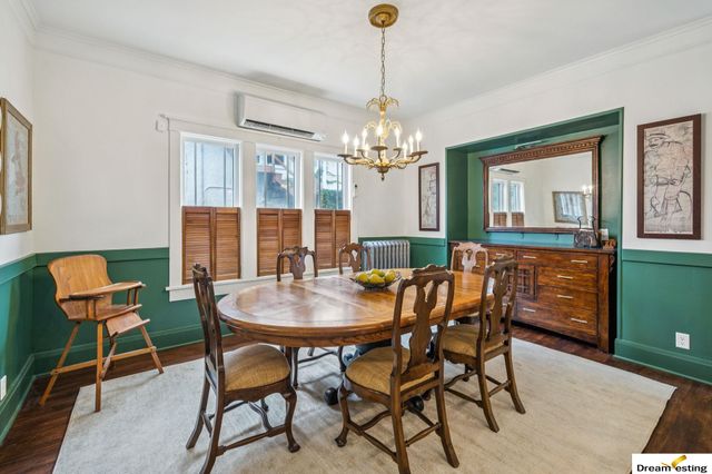 1742 S 32nd Avenue, Omaha, NE 68105