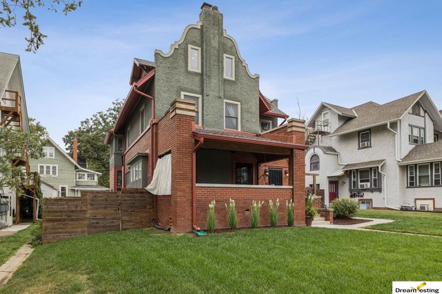 1742 S 32nd Avenue, Omaha, NE 68105