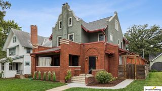 1742 S 32nd Avenue, Omaha, NE 68105