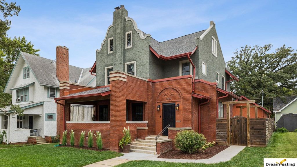1742 S 32nd Avenue, Omaha, NE 68105