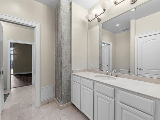 1616 Fountain View Drive 509, Houston, TX 77057