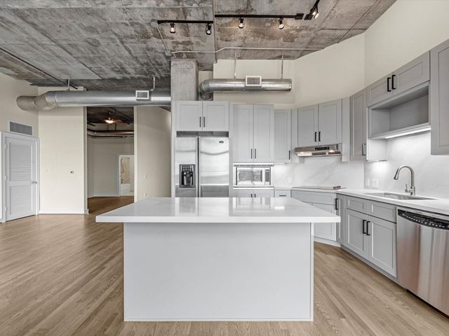 1616 Fountain View Drive 509, Houston, TX 77057