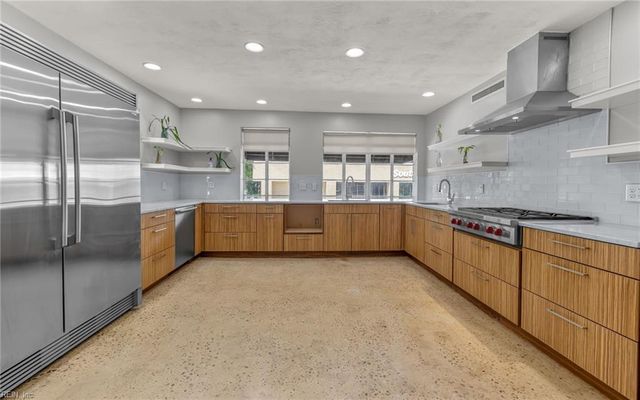 211 W Freemason ST, Norfolk, VA 23510