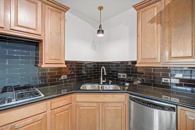 360 East Desert Inn Road 407, Las Vegas, NV 89109