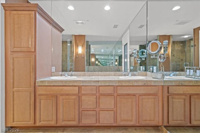 360 East Desert Inn Road 407, Las Vegas, NV 89109