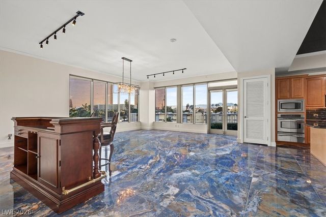 360 East Desert Inn Road 407, Las Vegas, NV 89109