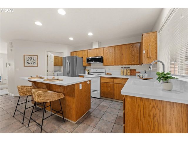 1123 GRANT St, Oregon City, OR 97045