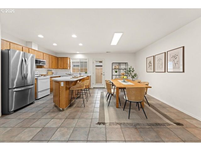 1123 GRANT St, Oregon City, OR 97045