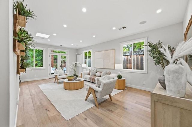 735 Coastland Drive, Palo Alto, CA 94303