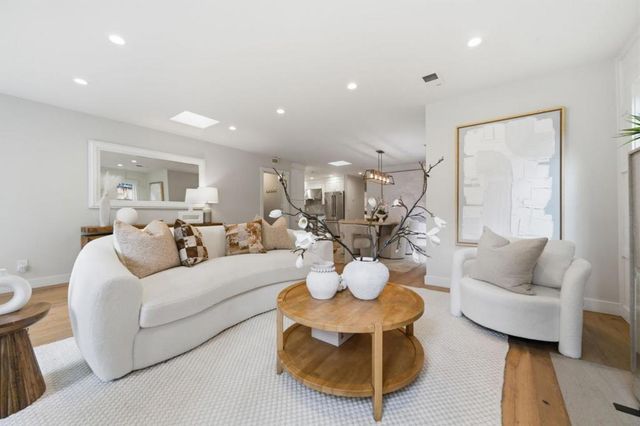 735 Coastland Drive, Palo Alto, CA 94303