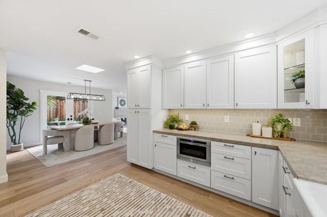 735 Coastland Drive, Palo Alto, CA 94303
