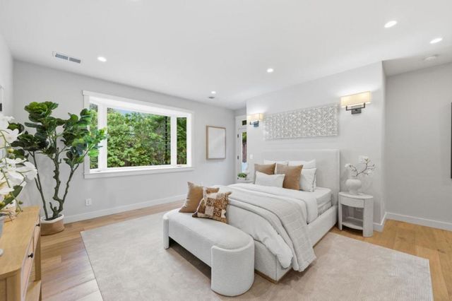 735 Coastland Drive, Palo Alto, CA 94303