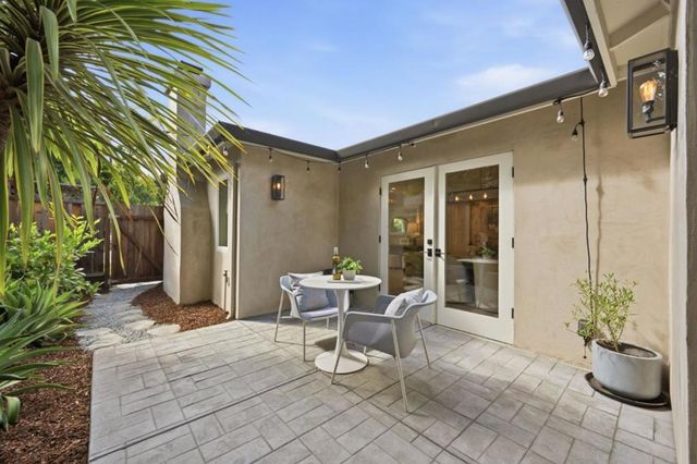 735 Coastland Drive, Palo Alto, CA 94303