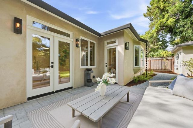 735 Coastland Drive, Palo Alto, CA 94303