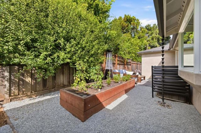 735 Coastland Drive, Palo Alto, CA 94303