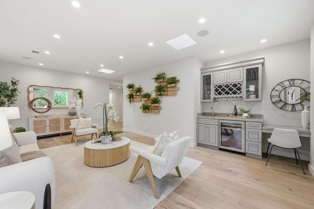 735 Coastland Drive, Palo Alto, CA 94303