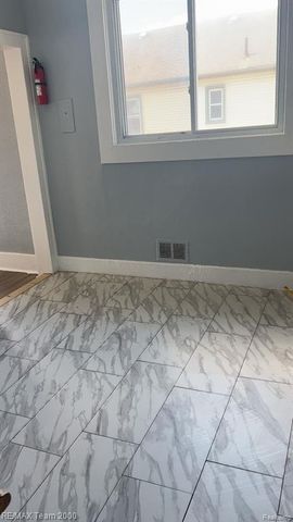 1370 Garfield Avenue, Lincoln Park, MI 48146