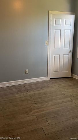 1370 Garfield Avenue, Lincoln Park, MI 48146