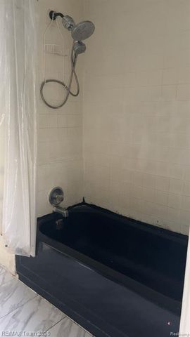 1370 Garfield Avenue, Lincoln Park, MI 48146