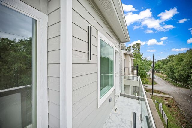 6721 Saint Augustine Street, Houston, TX 77021